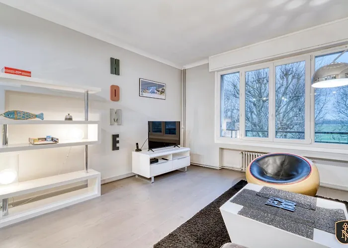 La Casa - View Of The Racecourse & Meadow Caen